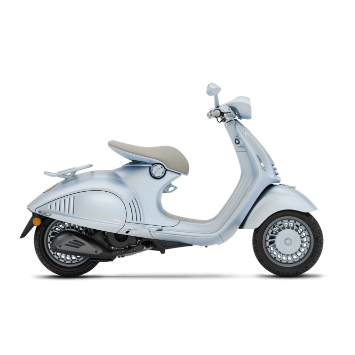 Vespa 946 Snake 150