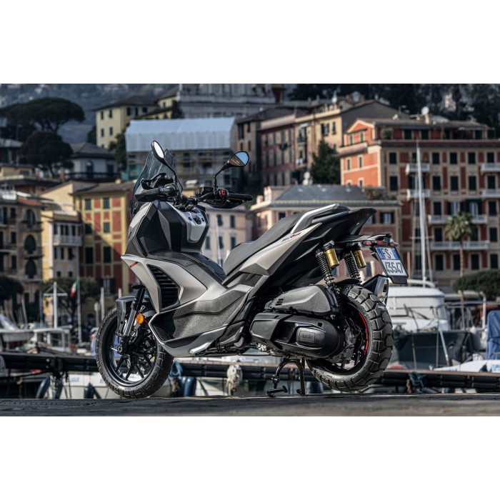 Aprilia SR GT 400
